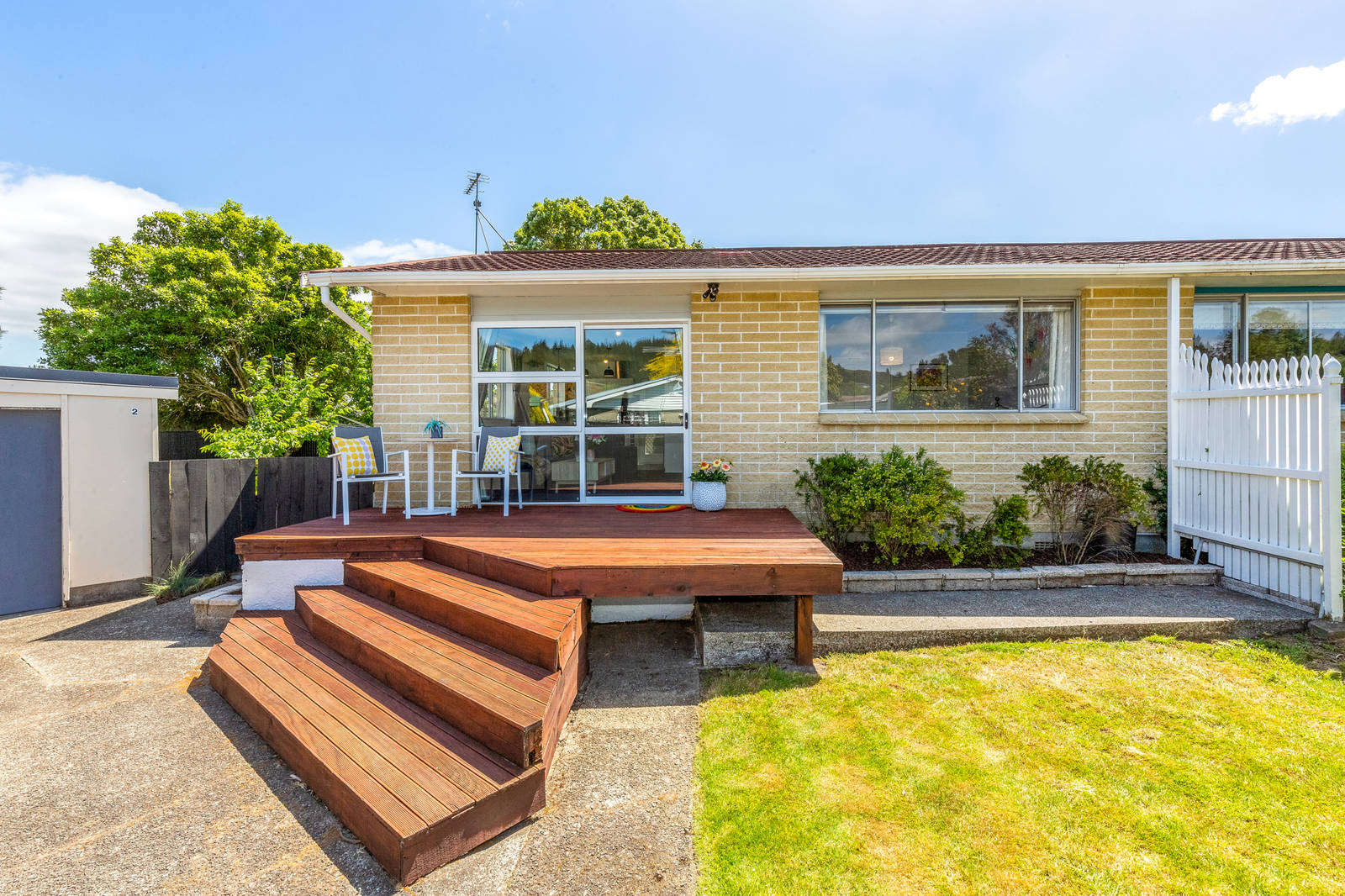 2/1 Sequoia Place, Maoribank 2 Bed Unit Private Treaty
