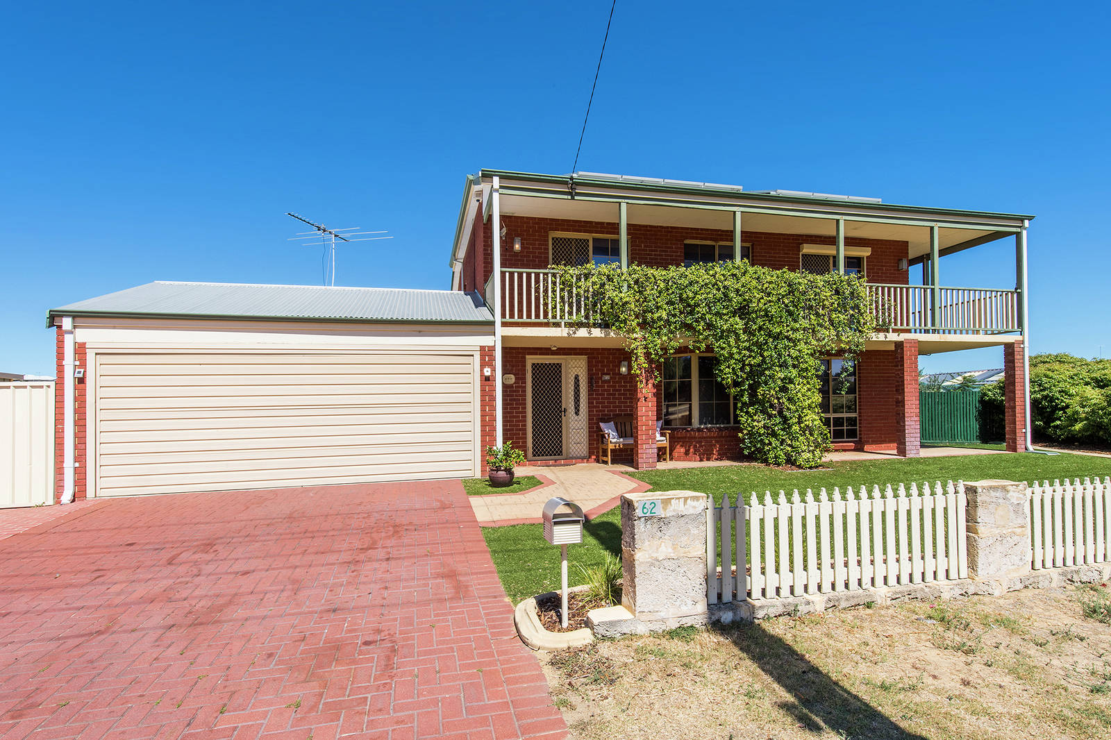 62 Crystaluna Drive, GOLDEN BAY 4 Bed House Private Sale