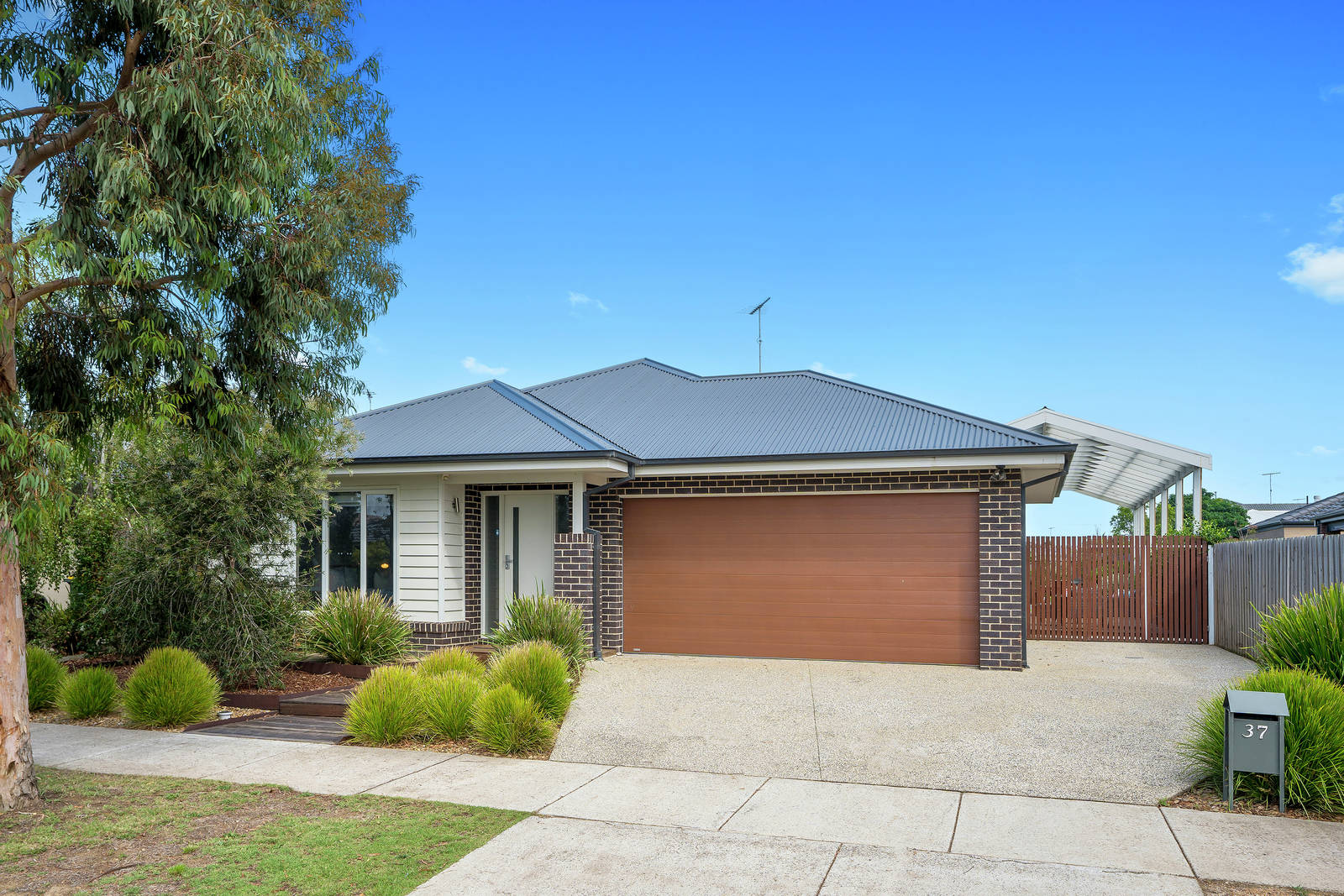 37 Bridgewater Circuit, Armstrong Creek 3 Bed House For Sale